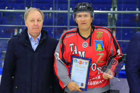 Альберт Богданов – лучший нападающий защитник сезона НХЛ в Тамбовской области «Дивизиона 40+»